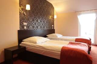 Отель Hotel Alta Brzozów Двухместный номер с 1 кроватью или 2 отдельными кроватями-11