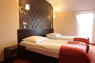Отель Hotel Alta Brzozów Двухместный номер с 1 кроватью или 2 отдельными кроватями-2